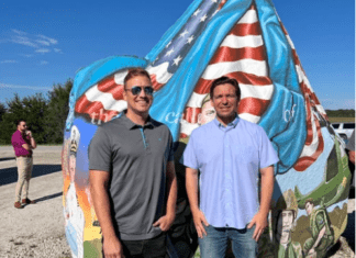 ‘Go Back To Florida’ Iowa GOPers Chant To DeSantis