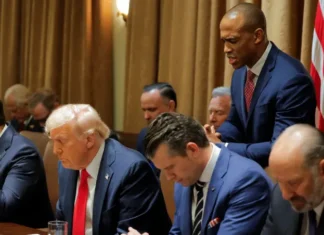 Cult Cabinet Starts With Prayer Thanking God For Trump, Who Declares Gov’t’s “Fat and Bloated”