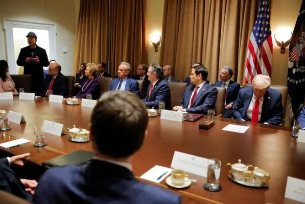 Trump asleep at cabinet meeting
