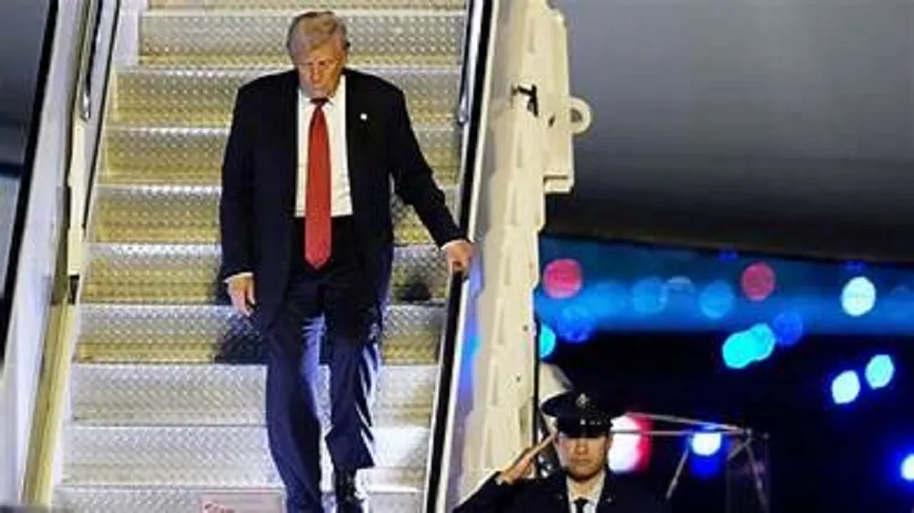 af one trump on steps