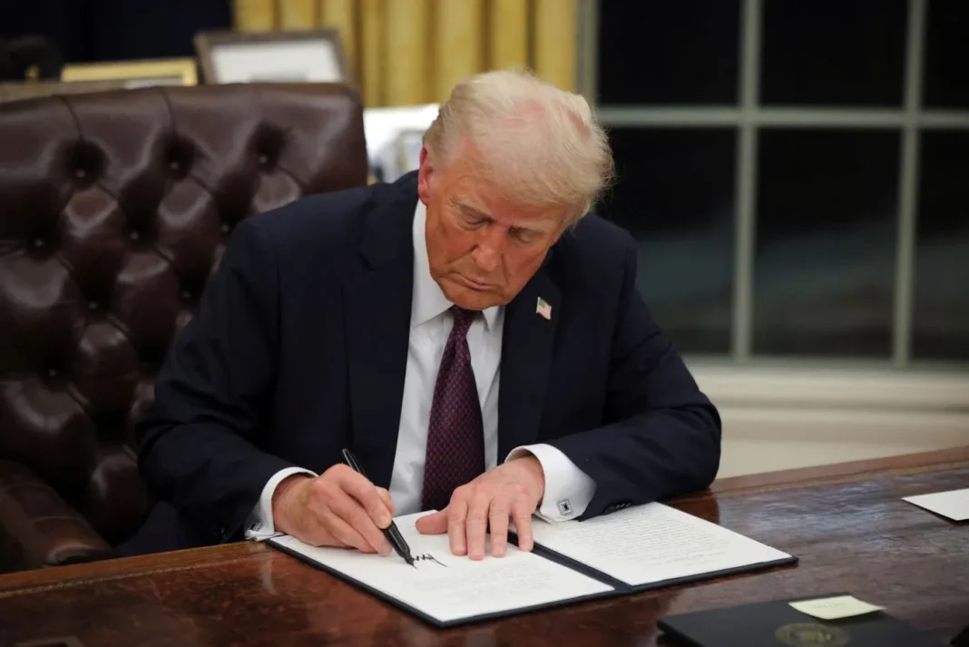 Trump signing pardons A 01-14-2026