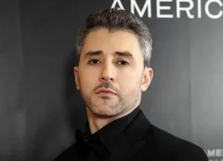 Right-Wing Influencer Gets Bitten In The A$$
