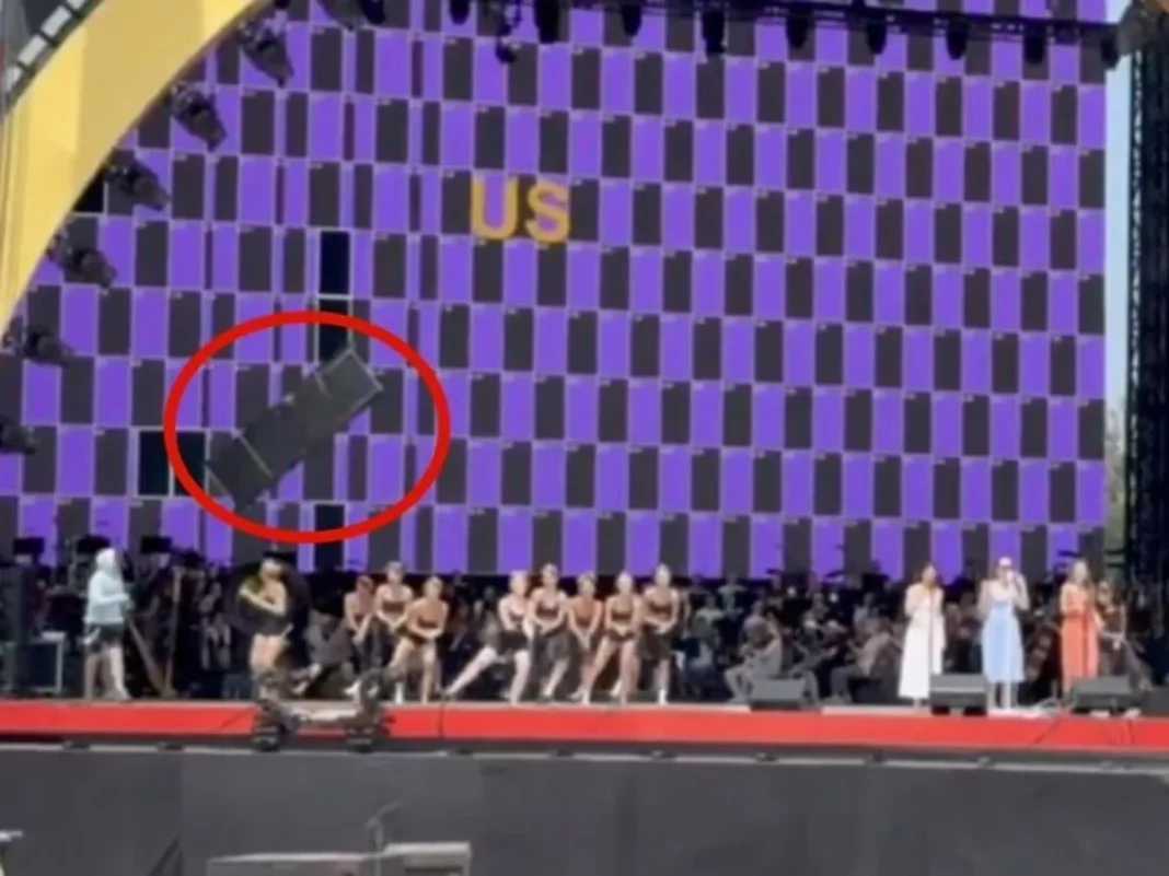 Backdrop collapse Trump Fair A 07-03-2026
